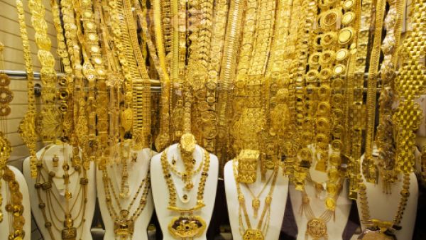 سعر غرام الذهب عيار 21 اليوم إلى 134.00 درهم