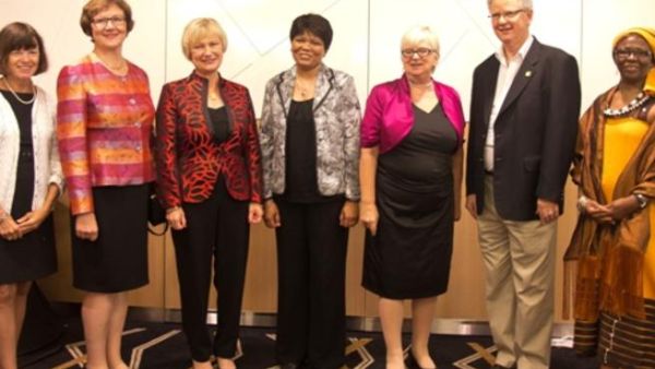 Group photo Dr Claudia Lux, project director of QNL with IFLA leaders