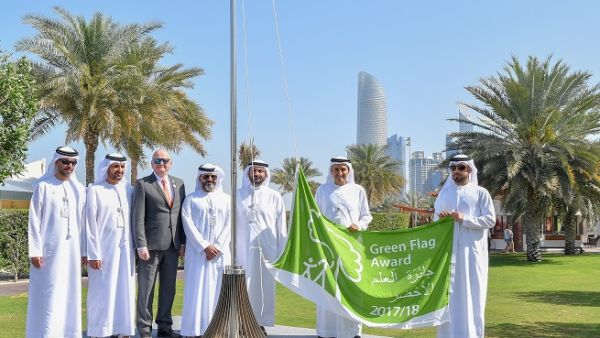 مدينة أبوظبي تفخر كونها من البلديات الرائدة على مستوى آسيا وأفريقيا التي نجحت في الحصول على شارة العلم الأخضر.