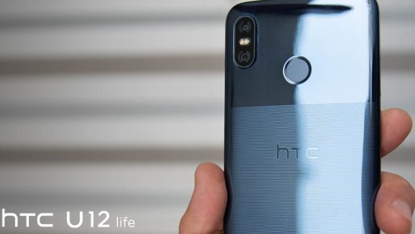 يمتاز هاتف U12 life بكاميرا خلفية ثنائية وأداء قوي وتصميم رائع، وسيتوفر بلونين هما الأزرق Moonlight Blue؛ والأرجواني Twilight Purple في متاجر مختارة في دولة الإمارات.
