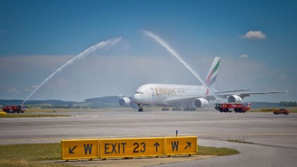 Emirates’ A380 makes twin touch downs in Los Angeles and Vienna Emirates’ A380 makes twin touch downs in Los Angeles and Vienna