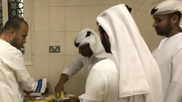 ضمن إطار الزيارة فقد تشارك وفد البلدية مع المرضى ذوي الإقامة الطويلة في المستشفى مأدبة الإفطار.