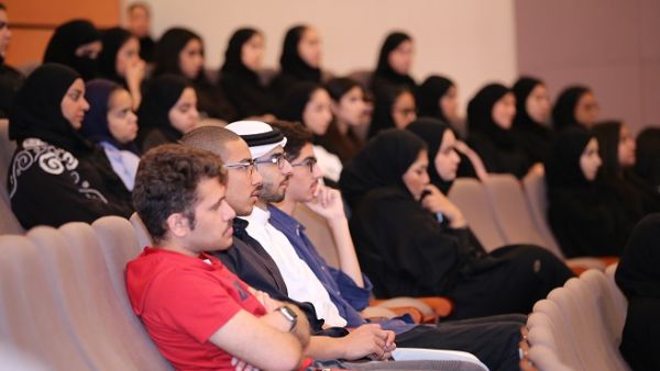 خلال اللقاء الشهري
