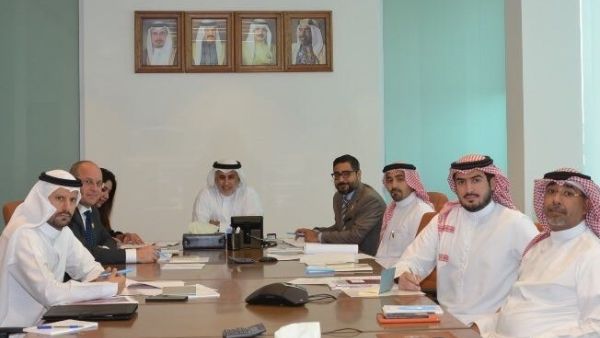 تم خلال الاجتماع، مناقشة الموضوعات المطروحة على جدول الأعمال.