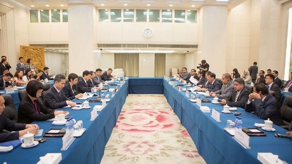 The two parties reported their achievements in the development of cooperative frameworks in several vital areas of common interest since the fifth session of the Joint Economic Committee. 