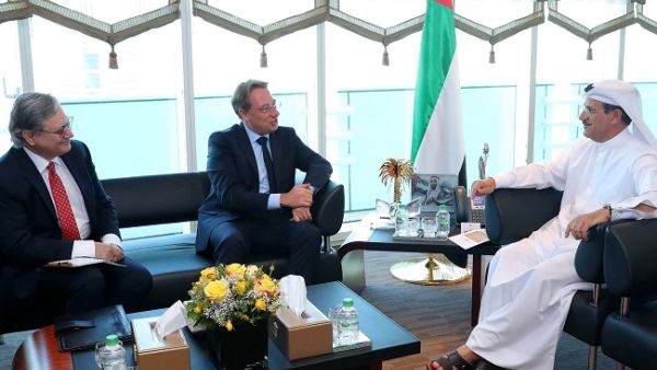 خلال الإجتماع مع سفير فرنسا. خلال الإجتماع مع سفير فرنسا.