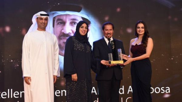 Salem Almoosa, Chairman of Falconcity of Wonders, received the 'Visionary' award at the ‘Real Estate Tycoon Awards’ from Majida Ali Rashid, Assistant Director-General of the Dubai Land Department. 