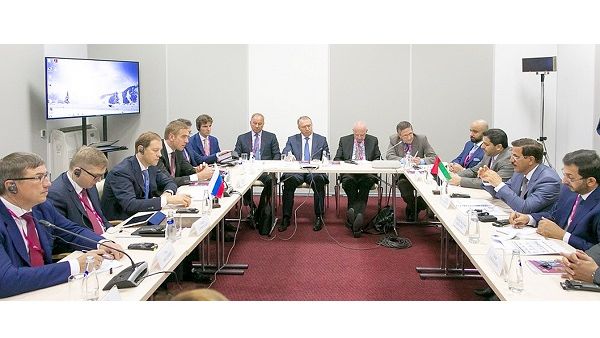 ضم وفد الدولة سعادة عبد الله آل صالح وكيل وزارة الاقتصاد لشؤون التجارة الخارجية والصناعة، وسعادة عبد الله سلطان الفن الشامسي الوكيل المساعد لقطاع الصناعة إلى جانب نخبة من ممثلي جهات حكومية ومن القطاع الخاص.