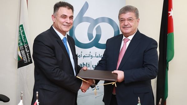 خلال الحدث