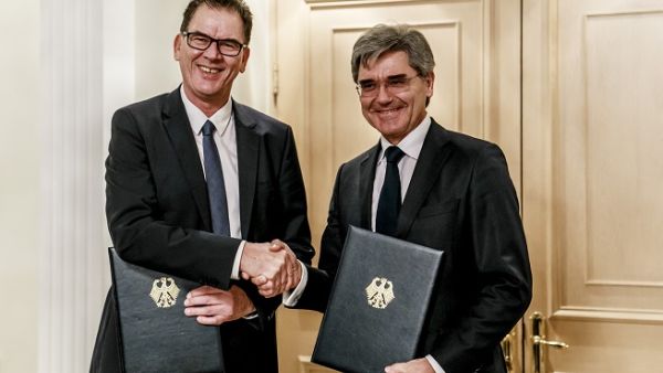 خلال تسليم الوثيقة.