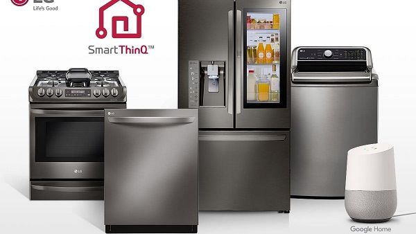 LG introduced a variety of robots and new technology engineered with artificial intelligence to power the smart home of the future.