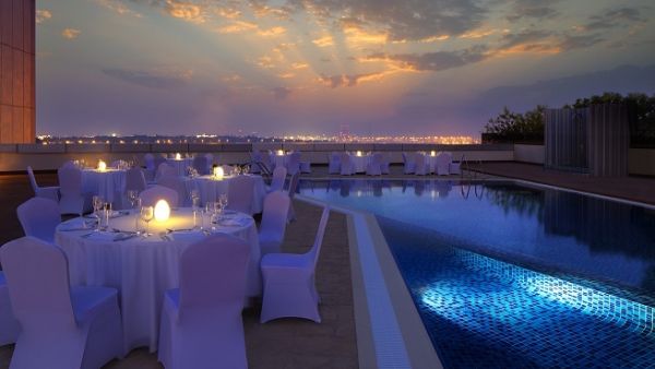 Evenings by the pool are also replete with savory gastronomies featuring à la carte menus of enticing continental bites and exotic beverages that is best enjoyed throughout the night.