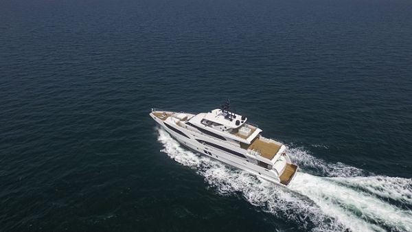 الماجستي 125 M/Y Altavita