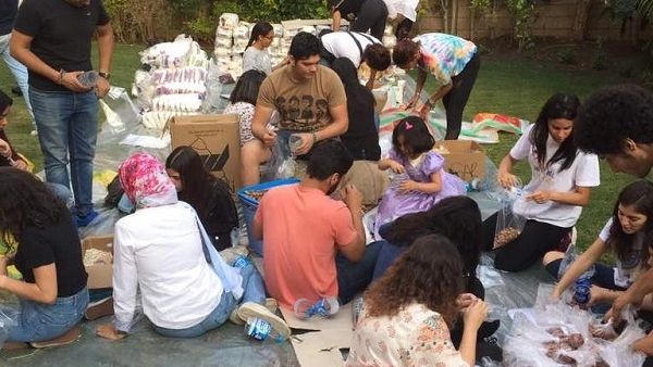 قام أعضاء مشروع خير بإعداد الحقائب الغذائية وتوزيعها شهر مايو الماضي مما ساعد الأسر على تجهيز المواد الغذائية المناسبة لشهر رمضان.