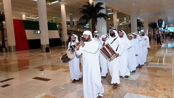 ركز الحدث على إحياء الثقافة الإماراتية وموروثها، وإتاحة المجال أمام المسافرين للتعرف على الفنون الشعبية لدولة الإمارات العربية المتحدة. ركز الحدث على إحياء الثقافة الإماراتية وموروثها، وإتاحة المجال أمام المسافرين للتعرف على الفنون الشعبية لدولة الإمارات العربية المتحدة.