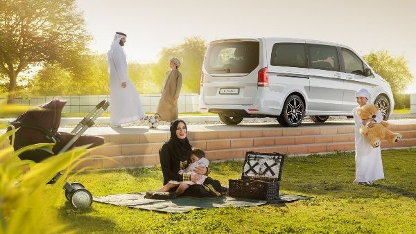 تتوفر سيارة مرسيدس- بنز الفئة-V الجديدة بثلاثة تجهيزات مختلفة، هي: ستاندرد، أفانت جارد، وإكسكلوزيف. 