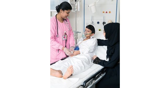 يعمل لدى مؤسسة حمد الطبية حالياً ما يزيد عن 9000 من كوادر التمريض والقبالة من مختلف التخصصات.