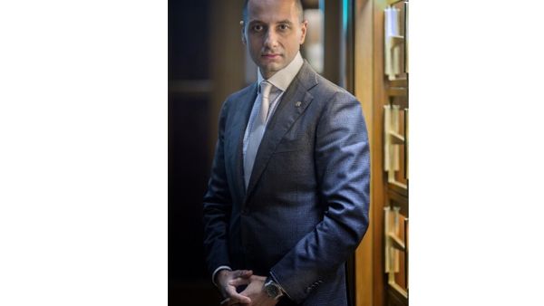 مصطفى صقر، المدير العام لفندق سانت ريجيس أبوظبي