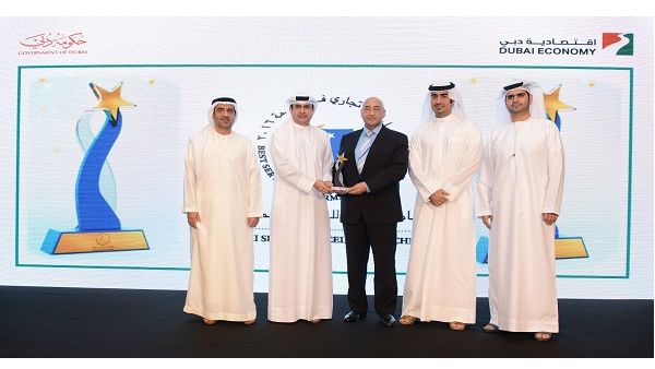Mr. Sanjay Malhotra, Chief of Consumer Banking, DIB, receiving the Best Mr. Sanjay Malhotra, Chief of Consumer Banking, DIB, receiving the Best