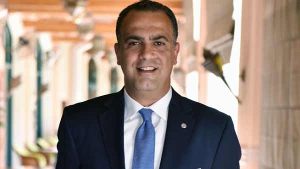 بيار زيّون، مدير عام فندق العين روتانا 