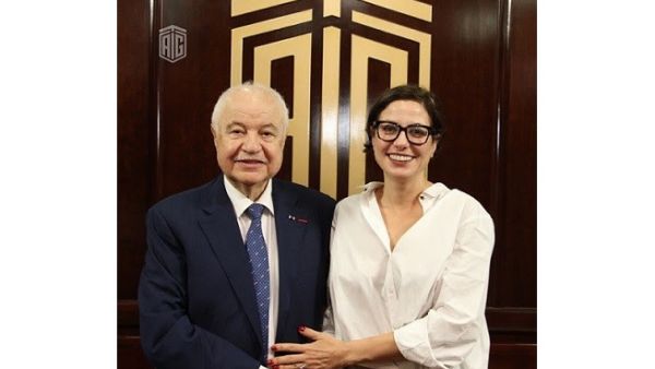 تعد الأستاذة أبوغزاله واحدة من بين النساء الأربعين الأكثر إبداعاً فوق سن الأربعين في العالم العربي.