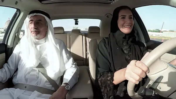 حملة #هي_تقود تشجع النساء على الاحتفاء بالقرار المتميز لإصدارهن رخص القيادة في 2018.