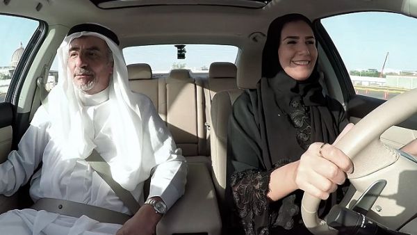 حملة #هي_تقود تشجع النساء على الاحتفاء بالقرار المتميز لإصدارهن رخص القيادة في 2018.
