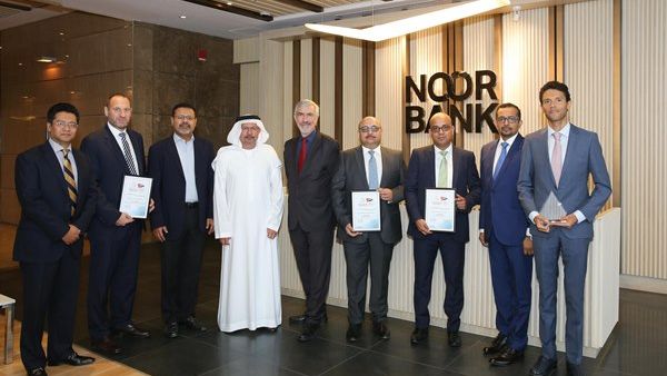Mr. Hussain Al Qemzi, Managing Director, Noor Bank, and Robin Amlot, CEO of CPI Financial, with the award winners at a ceremony organised at the Noor Bank headquarters in Dubai. 