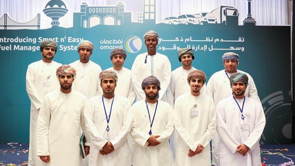يُشكل نظام (E-Fill) حلقة وصل بين الفروع الرئيسية للعملاء التجاريين ومكاتب شركة النفط العُمانية للتسويق في محطاتها لتعبئة الوقود حيث يتم تركيب بطاقات غير قابلة للفك ومزودة بتقنية كشف ترددات الراديو (RFID) في المركبات. 