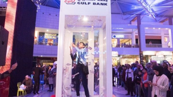 One of the participants of the unique competition "Catch the Cash" 
