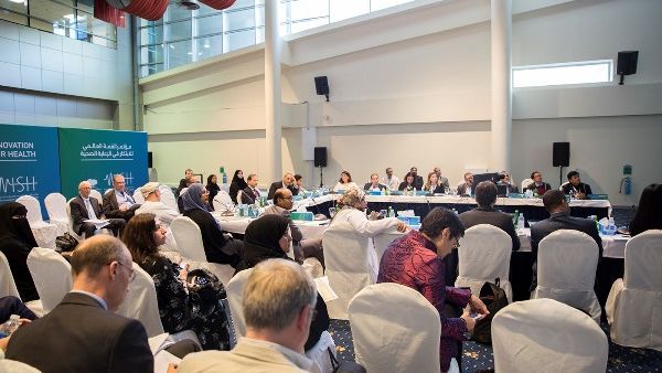 المشاركون يستمعون للمحاضرات التي ألقاها أعضاء منظمة الصحة العالمية - إقليم شرق المتوسط، وذلك خلال منتدى ويش 2016 حول مرض الخرف. 