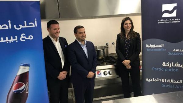 قدمت شركة بيبسي الأردن آلات متخصصة، ومعدات جديدة لاستخدامها في إنتاج الطعام في مطبخ "الكرمة".