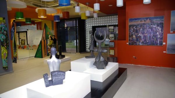 The art exhibition is organized by Art D’Égypte, featuring a selection of works by renowned Egyptian artists.