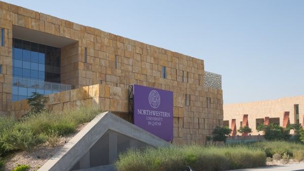 تعد جامعة نورثويسترن في قطر واحدة من ثلاثين جامعة عالمية مرموقة تشكل ما يُعرف باسم اتحاد الجامعات في مركز بوليتزر.
