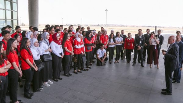 قدمت الملكية الأردنية لهؤلاء الطلبة برنامجاً تدريبياً متكاملاً شمل دورات متخصصة في السلامة العامة، الأمن، التعامل مع المواد الخطرة، نظام إدارة السلامة، الترحيل الآلي وكيفية التعامل مع المسافرين، وخدمات الأمتعة.