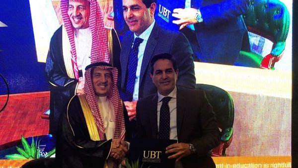 وقع الاتفاقية كل من فادي هاني، نائب رئيس شركة "أڤايا" في الشرق الأوسط وأفريقيا وتركيا، والأستاذ الدكتور أسامة بن أحمد الجنّادي رئيس جامعة الأعمال والتكنولوجيا. وقع الاتفاقية كل من فادي هاني، نائب رئيس شركة "أڤايا" في الشرق الأوسط وأفريقيا وتركيا، والأستاذ الدكتور أسامة بن أحمد الجنّادي رئيس جامعة الأعمال والتكنولوجيا.