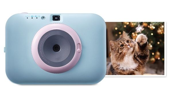 تمثل الكاميرا الجديدة بي سي 389 بوكيت فوتو سناب PC389 Pocket Photo Snap من إل جي كاميرا وطابعة فورية نقالة لتقدم أسلوبًا سهلًا لالتقاط الذكريات.