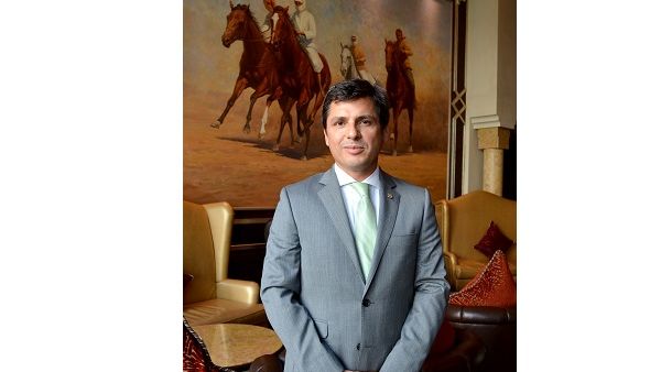 ريكاردو غوميز, مديرًا للمبيعات