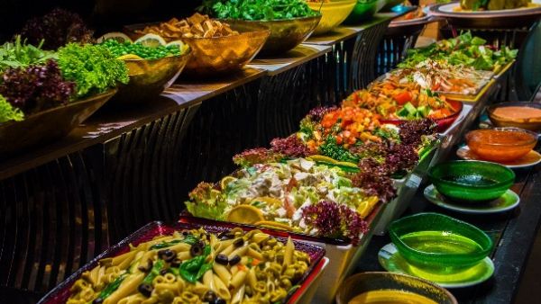 بإمكان الضيوف الاستمتاع بوجبة غداء البرانش التركي كل يوم سبت من الساعة الواحدة بعد الظهر وحتى الرابعة عصراً