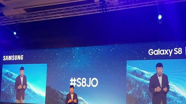 The Galaxy S8 will be offered in a rich color palette including Midnight Black, Orchid Gray, Arctic Silver, Coral Blue and Maple Gold. The Galaxy S8 will be offered in a rich color palette including Midnight Black, Orchid Gray, Arctic Silver, Coral Blue and Maple Gold.