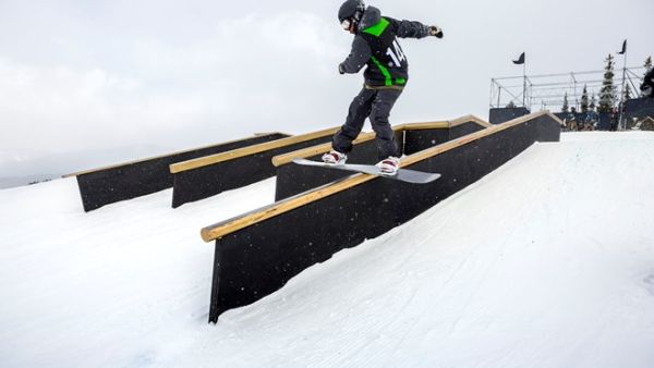 Visa welcomed Team Visa athlete Brolin Mawejje to Ski Dubai, where he performed a daring ski stunt to an admiring audience. Visa welcomed Team Visa athlete Brolin Mawejje to Ski Dubai, where he performed a daring ski stunt to an admiring audience.