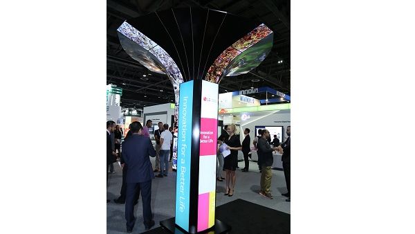 استعرضت خلال مشاركتها وأمام زوار المعرض، سلسلة من أحدث اللوحات الرقمية وحلول الشاشات وأكثرها تطوراً. استعرضت خلال مشاركتها وأمام زوار المعرض، سلسلة من أحدث اللوحات الرقمية وحلول الشاشات وأكثرها تطوراً.