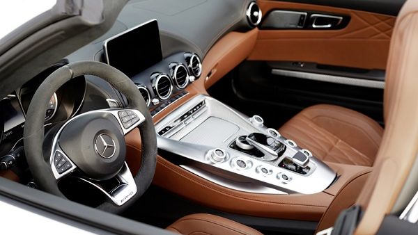 The interior design echoes the design lines of the exterior The interior design echoes the design lines of the exterior