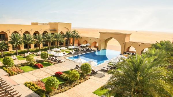 يقدم الفندق الأشهر بصحراء الربع الخالي أفضل العروض على غرفه الفخمة المطلة على أجمل المناظر الطبيعية.