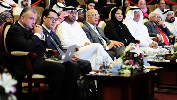 خلال المنتدى