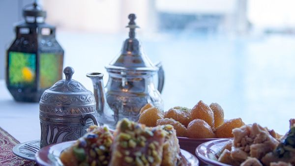 سيقوم الفندق بتقديم أشهى المأكولات العربية و الحلويات في خيمة "ليالي" الرمضانية