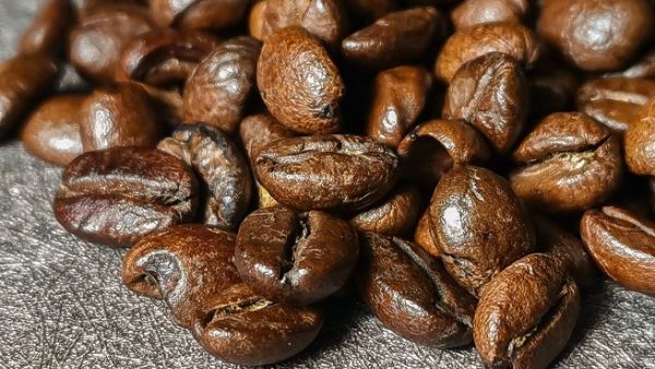 التصوير القريب بأسلوب الماكرو، وهي ميزة تمكن من التقاط لقطات قريبة للأشياء حتى إن كانت لا تبعد أكثر من 2.5 سم من العدسة.