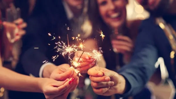 A spectacular New Year’s celebration awaits revelers at the 19th floor, with free flowing bubbles and canapes at AED 2019 per couple. 