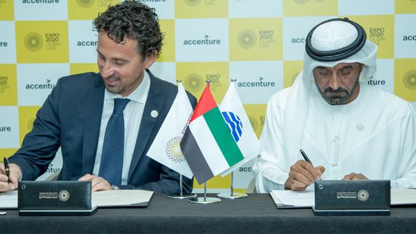 Gerardo Canta and Sheikh Ahmed at the signining ceremony. (Trade Arabia)