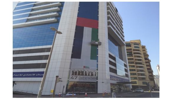 Al Ansari Exchange raised the UAE national flag on its main head office in celebration of the “Flag Day”.